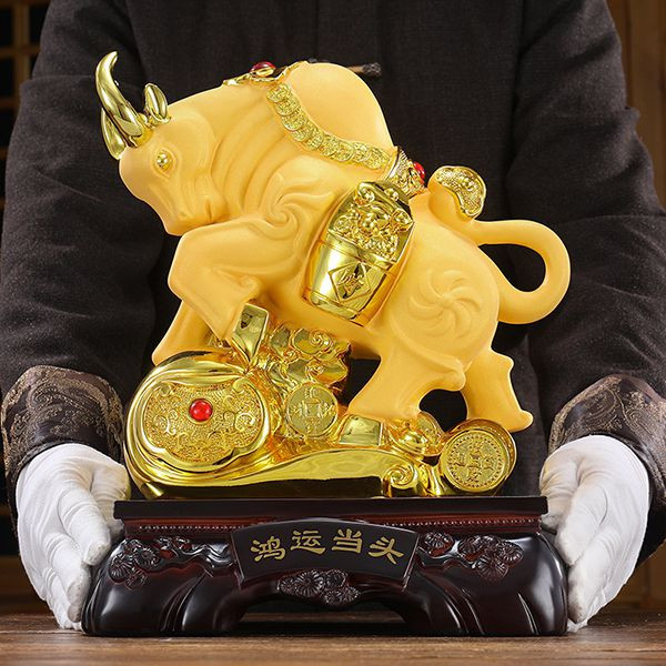 Tượng trâu vàng phong thủy vừa hợp tuổi Sửu vừa thuộc hành Kim.