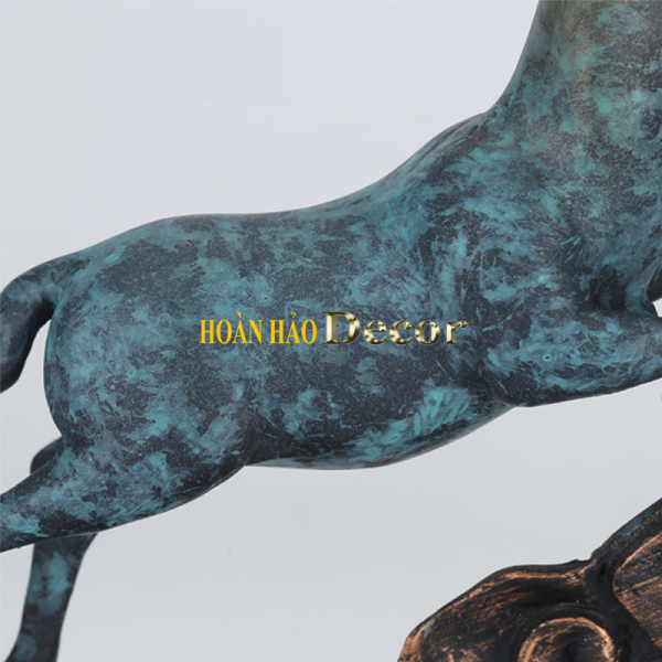 082605-tuong-huou-trang-tri-06-02