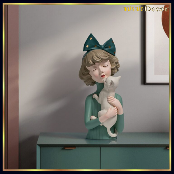 tuong-trang-tri-co-gai-om-meo-hdb313-01 tuong-trang-tri-co-gai-om-meo-hdb313-01