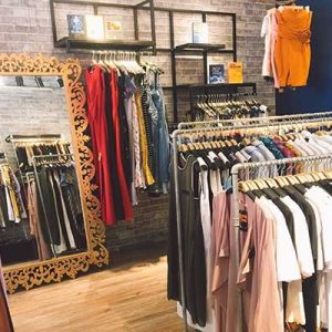 thiết kế shop quần áo nữ nhỏ đẹp